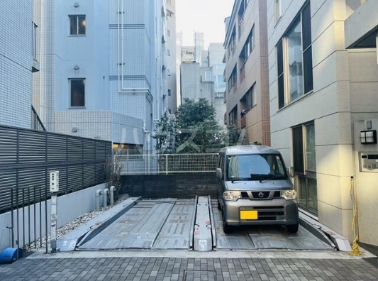 17/18 駐車場