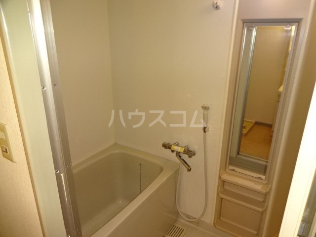 13/27 浴室