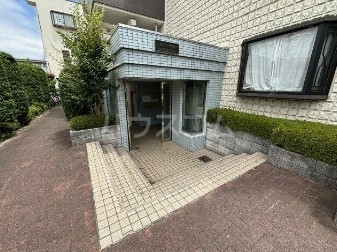 26/30 エントランス