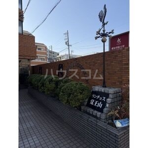15/23 エントランス