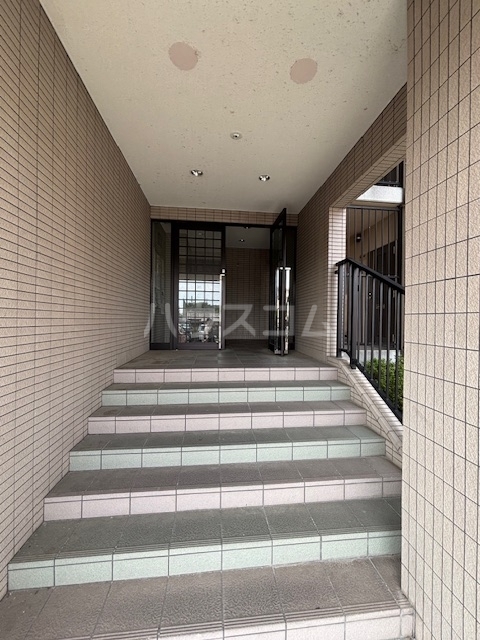 19/19 エントランス
