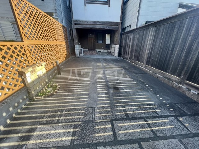 23/25 駐車場