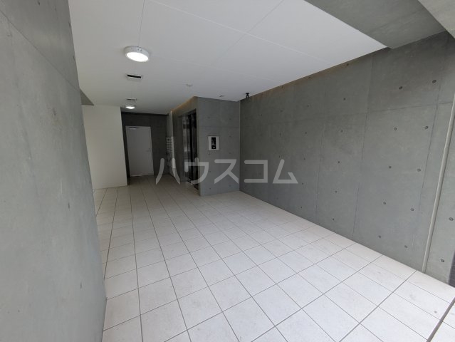 23/30 エントランス