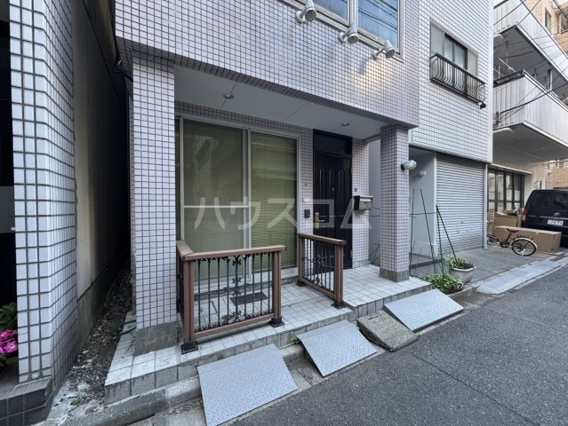 22/23 エントランス
