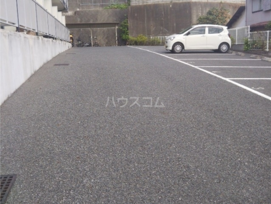 18/20 駐車場