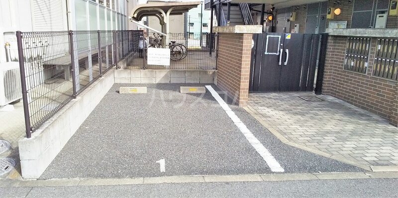 18/28 駐車場