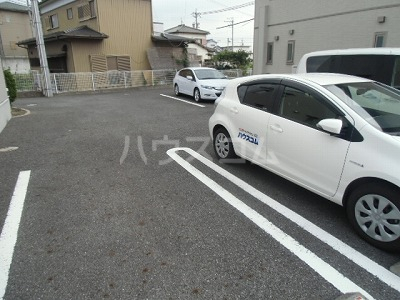 22/28 駐車場