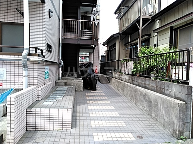 29/30 エントランス