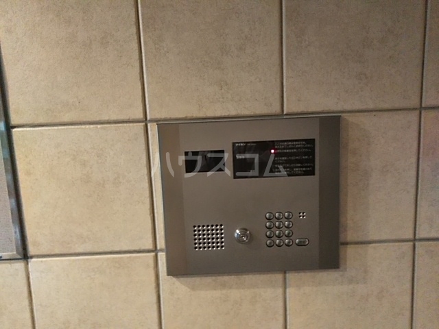 18/25 エントランス