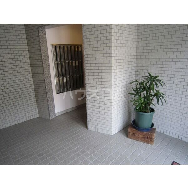 13/22 エントランス