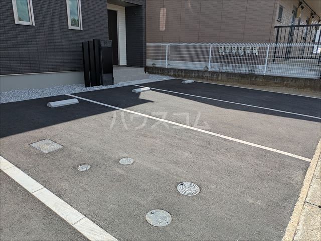 2/5 駐車場
