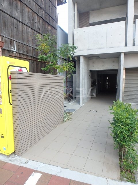 14/19 エントランス