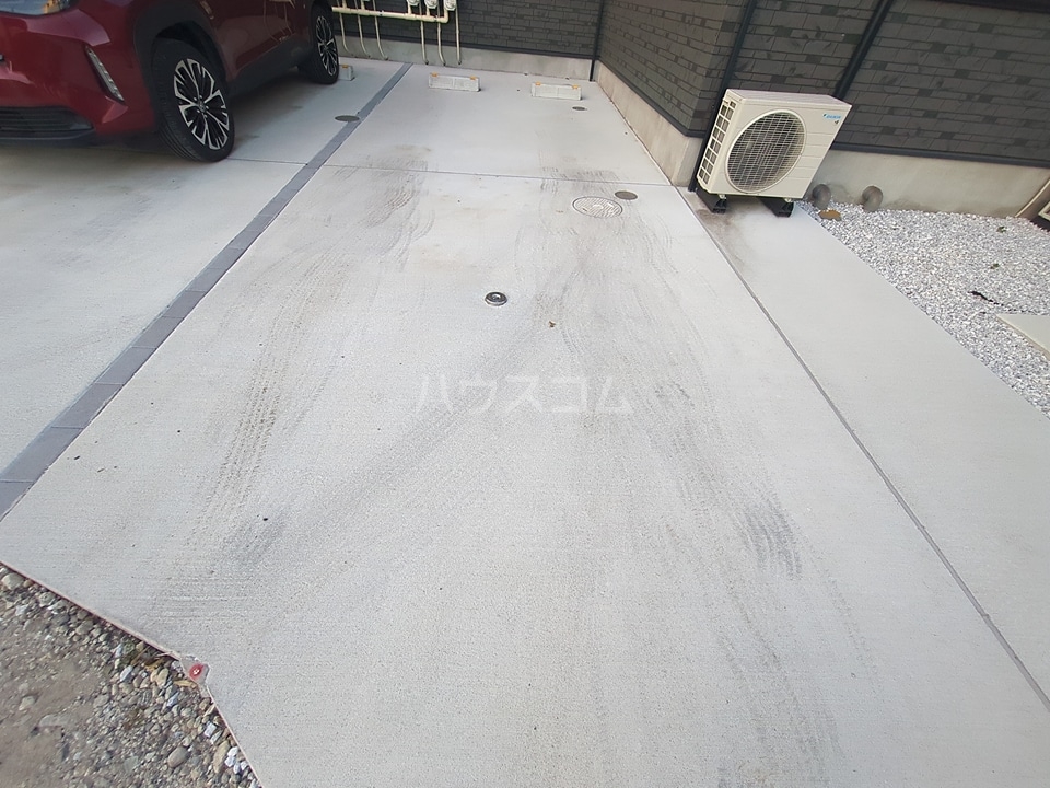 2/3 駐車場