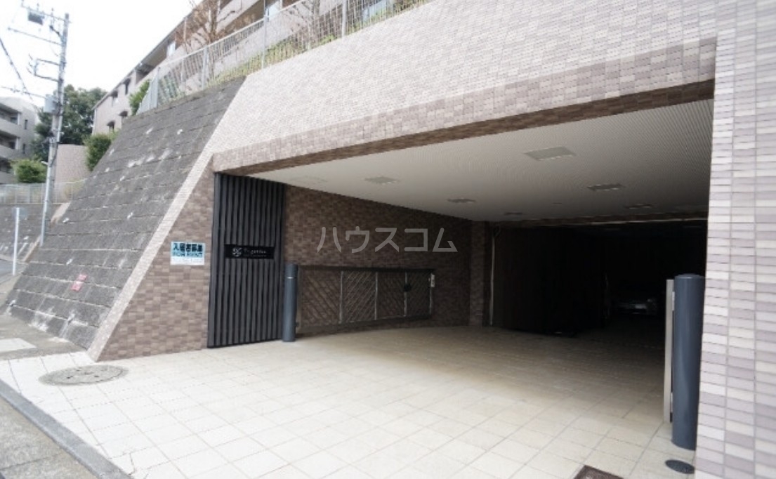 21/30 エントランス