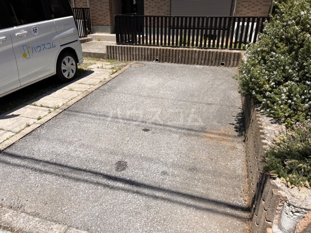 23/30 駐車場
