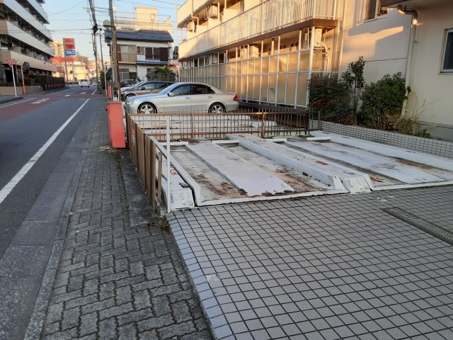 23/30 駐車場