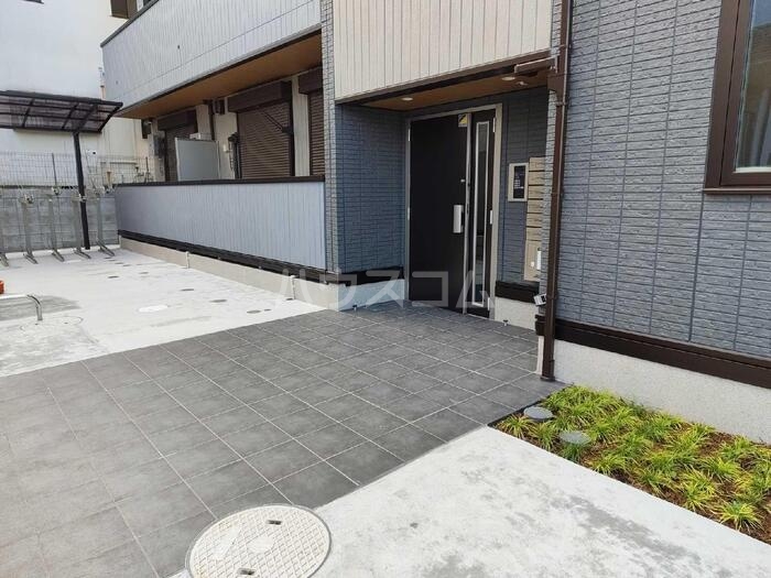 21/30 エントランス