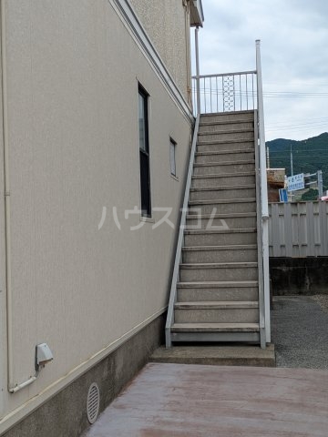 19/30 エントランス