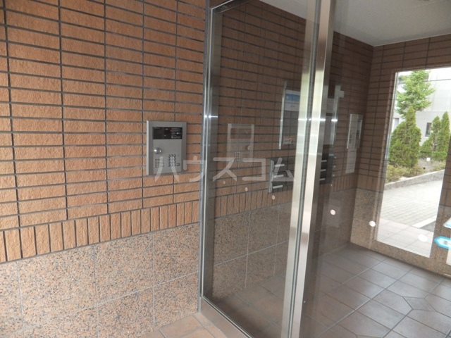 21/30 エントランス