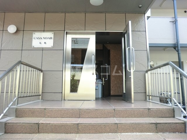 21/30 エントランス