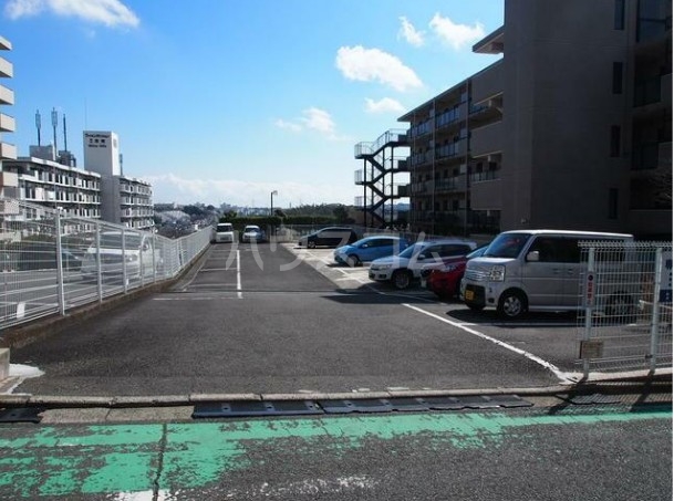 16/16 駐車場