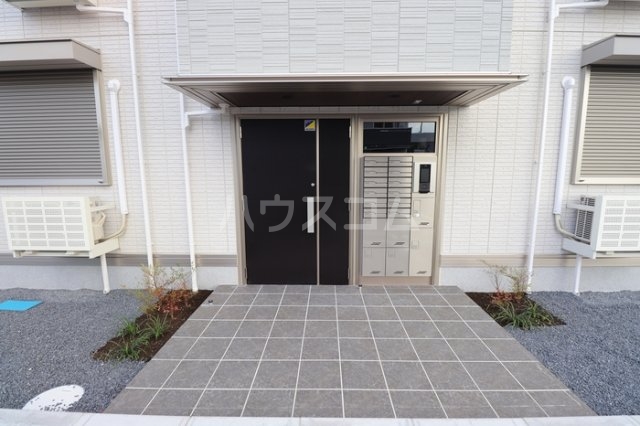 24/30 エントランス