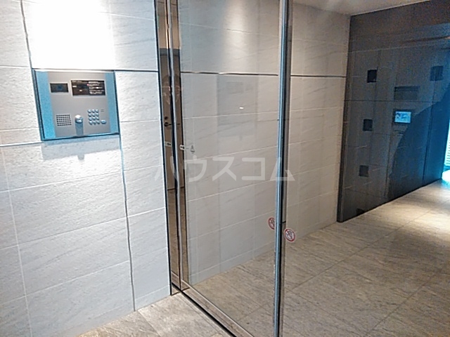 26/30 エントランス