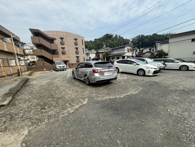 18/27 駐車場