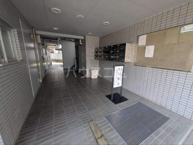 23/25 エントランス