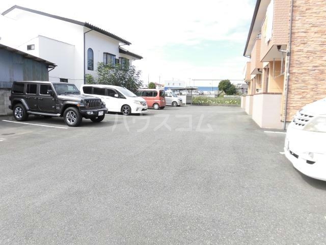 28/30 駐車場