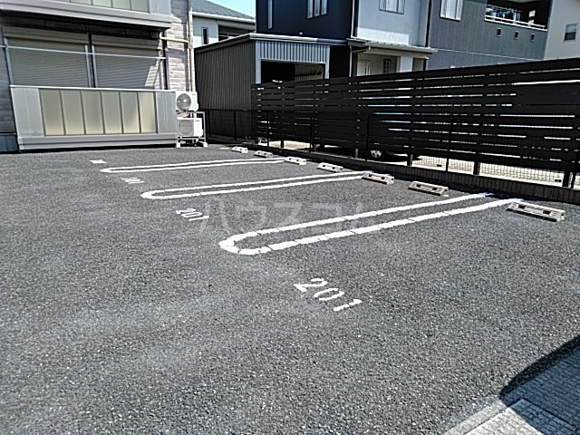 14/14 駐車場