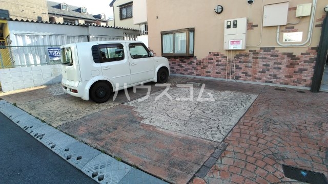 22/27 駐車場
