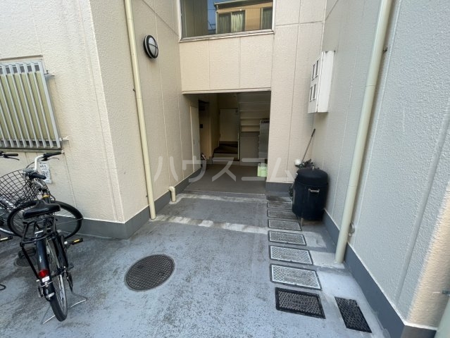 16/17 エントランス