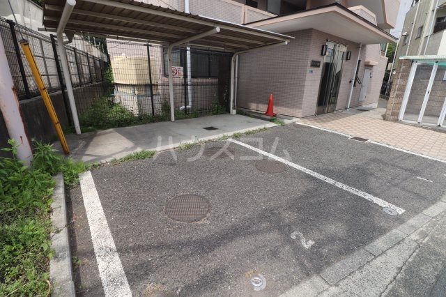 18/21 駐車場