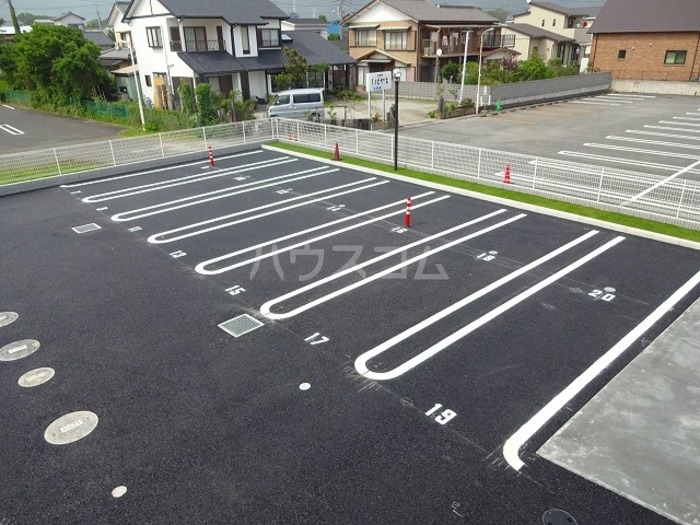 2/3 駐車場