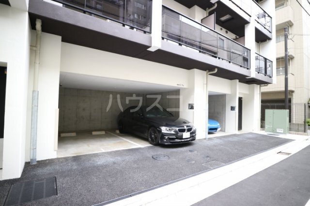 18/28 駐車場