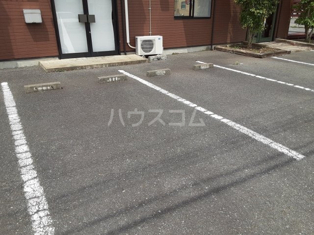 16/17 駐車場