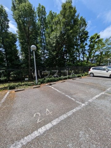 27/30 駐車場