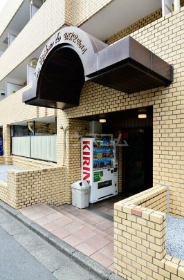 21/28 エントランス