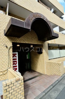 22/28 エントランス