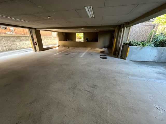 22/28 駐車場