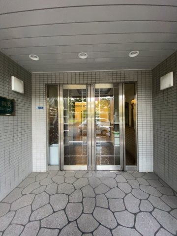 21/30 エントランス