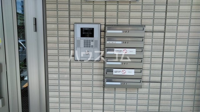 23/25 エントランス