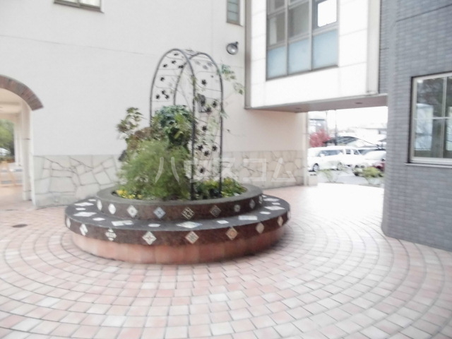 21/30 エントランス