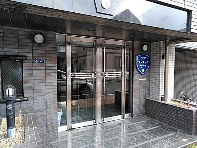 17/26 エントランス