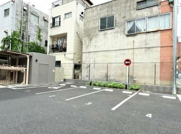 26/29 駐車場