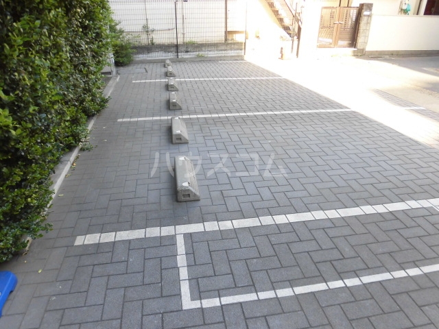 25/30 駐車場
