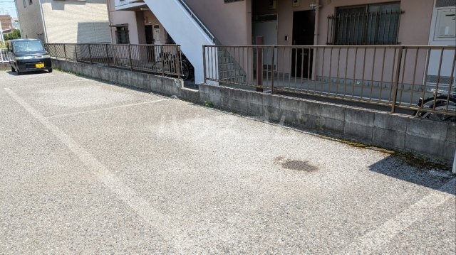 26/30 駐車場