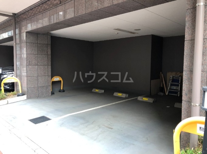 27/30 駐車場