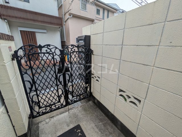 21/30 エントランス